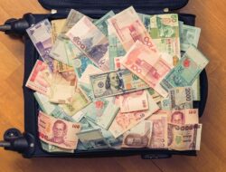 Kades di Bogor Angkat Bicara Usai Video Istri Pamer Duit Viral di Media Sosial