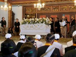 Duka dan Lahirnya Raja Baru: Putra Mahkota Nyatakan Naik Tahta di Hadapan Jenazah PB XIII