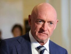 Pentagon Selidiki Senator Mark Kelly, Trump Sebut Aksinya ‘Makar’
