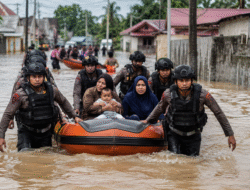 71 Personel SAR Brimob Dikerahkan Evakuasi Korban Banjir Padang, Polri: Keselamatan Warga Prioritas Utama